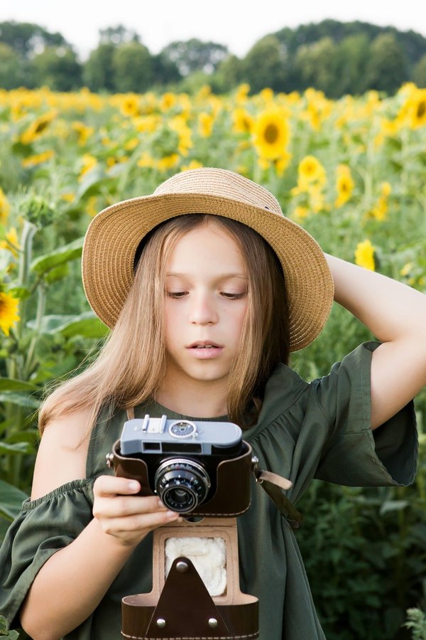 Quel appareil photo convient le mieux à un enfant de 10 ans pour explorer le monde visuel ?