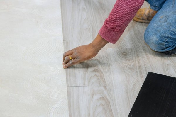 Comment poser du parquet sur du carrelage ?